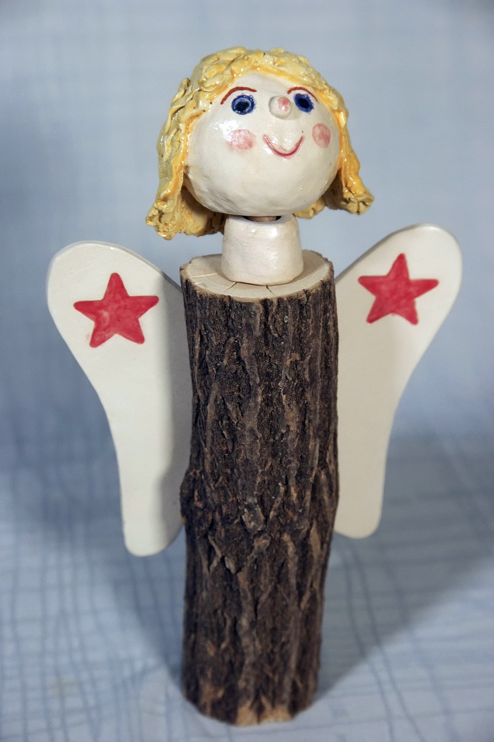 Marita Langer, Marita Langer, Keramik Kunst, frei aufgebaut, modelliert und bemalt, Engel mit Holzkörper, Engel mit Holzkörper, 2018